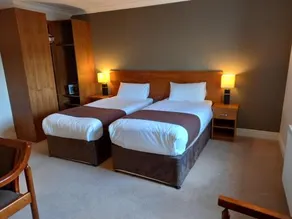 Hillcrest Guesthouse - Image 3