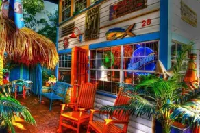 Cabin Style Pool Home w Guesthouse Sleeps 10 - Image 3