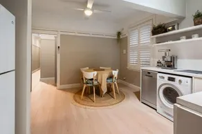 Best location in Manly Harbour view - Image 4