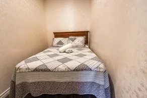 Pembroke Suites - Image 4
