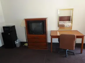 Budget Inn Selma - Image 5