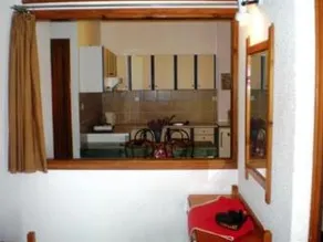Mamouzelos Hotel Apts - Image 1