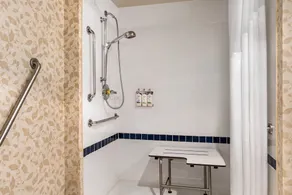 DoubleTree by Hilton North Vancouver - Image 3