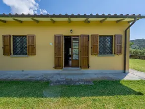Quaint Holiday Home in Cortona with Swimming Pool - Image 2