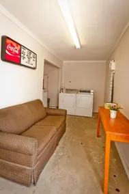 Economy Inn - Image 2