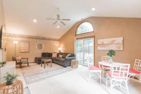 Serene single story, Grill, Fire Pit, fenced yard and Pet friendly stay - Image 5