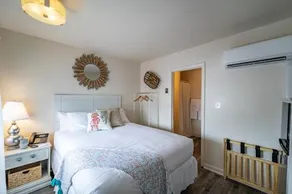 Pirates Cove Motel - Image 5