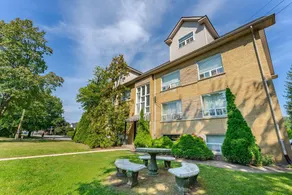 Elegant Brand New Apartment in Central Burlington - Image 2