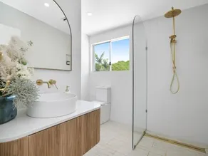 The Surfers Beach House - Image 4