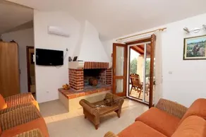 Villa With 2 Bedrooms In Sutivan With Private Pool And Wifi - Image 5