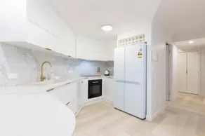 New Lux Apt opposite Buddina patrolled Beach - Image 5