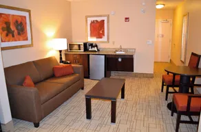 Holiday Inn Express Hotel & Suites Smithfield - Selma I -95 by IHG - Image 3