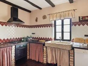 Luxurious Villa in Pazin With Terrace - Image 4