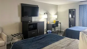 Econo Lodge  Inn & Suites - Image 2