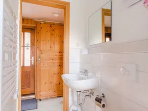 Stunning Holiday Home in Güntersberge near Lake - Image 3