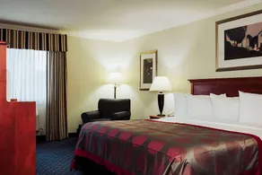 RAMADA BY WYNDHAM YAKIMA - Image 2