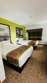 Super 8 By Wyndham Forest City - Image 4