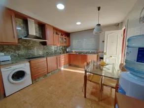 Chalet con piscina en Liria - Image 2