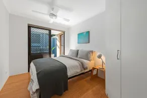 Spacious & Comfy 2 Bed 2 Bath 1 Car Auchenflower - Image 3