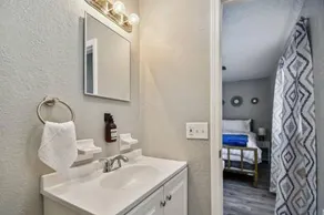 ~ Modern and Cozy 4BR home - 30 Mins from Disney ~ - Image 4
