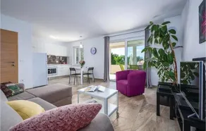 Two-Bedroom Holiday Home In Rakotule - Image 5