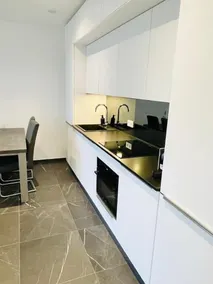 Luxury Flat with Parking & Large Terrace - Image 2