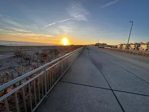 Stunning Beachfront Queens Getaway 4 Bedroom Townhouse By Redawning - Image 2