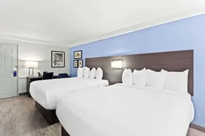 Days Inn & Suites by Wyndham Schaumburg - Image 5