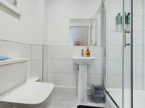 Cosy and Luxurious House for 10 Guests in Darwen - Image 3