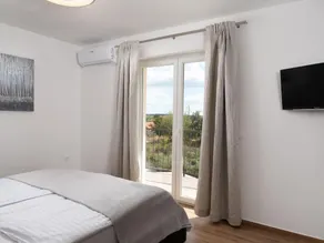 Secluded Villa in Murvica with Terrace - Image 2