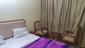 Harman Hotel And Restaurant - Image 3