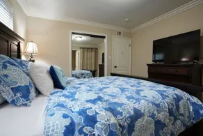 Comfy Pool Home,1/4 mile Walk To Disneyland - Image 2