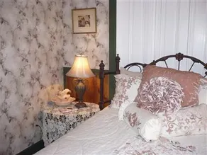 Edith Palmer's Country Inn, Historical Bed & Breakfast - Image 2