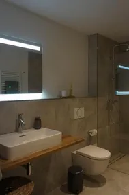 Schones Neubau Serviced-Apartment mit Parkplatz - Image 3