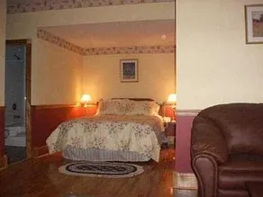 The Victorian - Candle Bed & Breakfast - Image 4