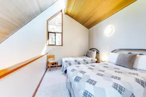 Newly Remodeled Condo on Golf Course w/Hot Tub, Bikes, & SHARC Passes - Dog OK - Image 4