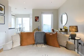 The Enfield Sanctuary - Modern 1bdr Flat With Balcony - Image 4