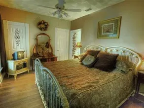 Pomegranate House & Cottages - Image 3