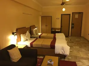 Hotel Woodlands - Image 2