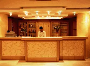 Oasis Hotel - Image 5