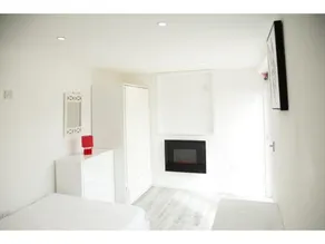 Bright and Airy Garden Studio inc. Free Parking - Image 4