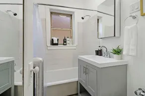 Beautifully Furnished 1BR Apt with King-sized bed - Image 5