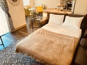 2/2 Sleeps 7 Walk to Sawgrass Mall/BB&T Center/10min from Airport 15min from MIA - Image 4