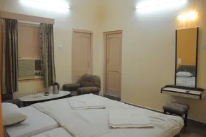 Hotel Saheli Palace - Image 2