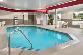 Country Inn & Suites by Radisson Manteno IL - Image 2