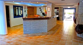 MyroAndrou Hotel Apartments - Image 3