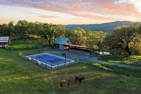 Chianti by Avantstay Stunning Secluded Ranch w/ Pickleball Court & Barn - Image 3