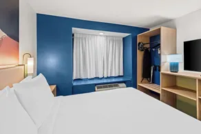 Comfort Inn & Suites Dulles Airport-Gateway - Image 4