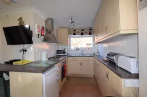 Chalet 57 Sandown Bay Holiday Centre - Image 3