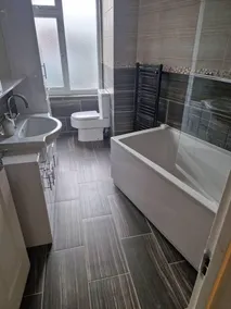 Impeccable 3-Bed House In Thames Ditton - Image 3
